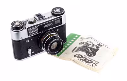 Фотоаппарат "ФЭД-5" с объективом "Индустар-61 Л/Д" с инструкцией, в кофре, Харьковский машиностроительный завод им. Дзержинского, СССР, 1980-1990 гг., Харьковский машиностроительный завод им. Дзержинского (ФЭД)