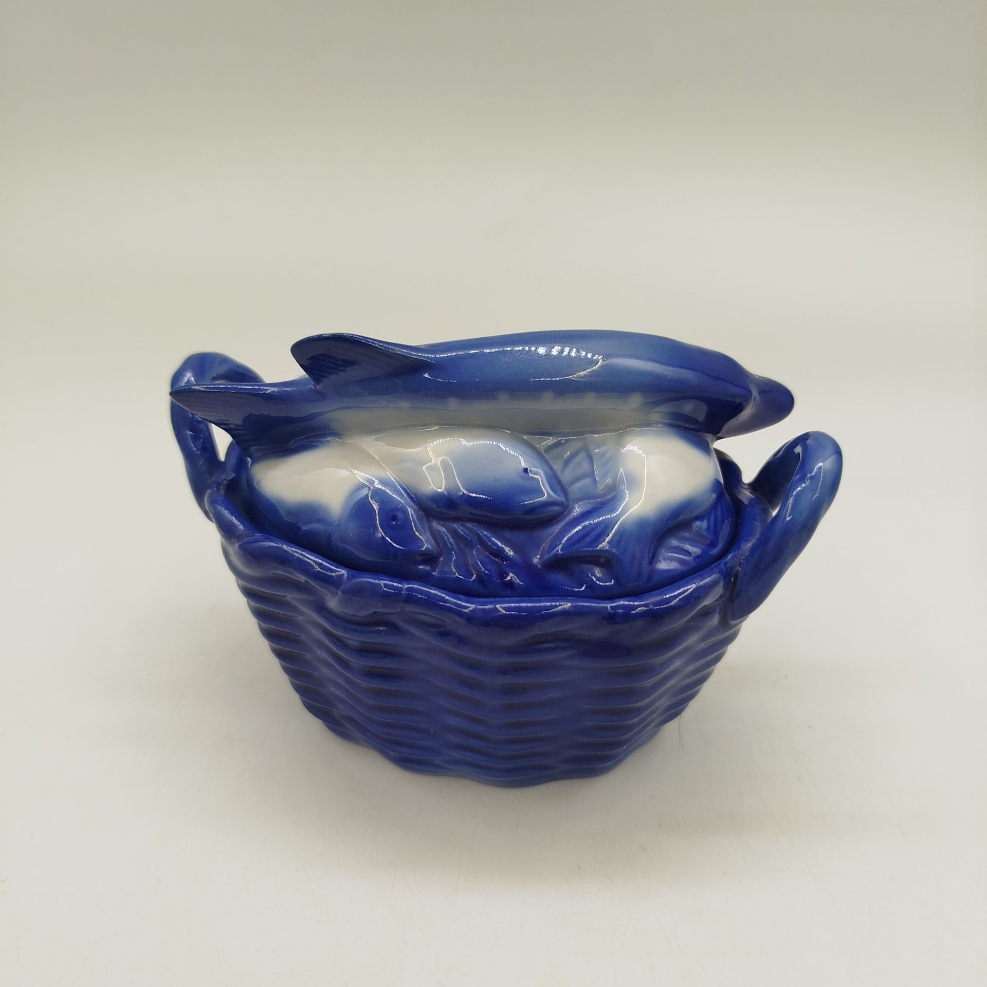 Икорница "Улов", авт. А. И. Равкин, фарфор, роспись, Фарфоровый завод «Пролетарий» (Бронница, Мста), СССР, 1976-1991 гг.