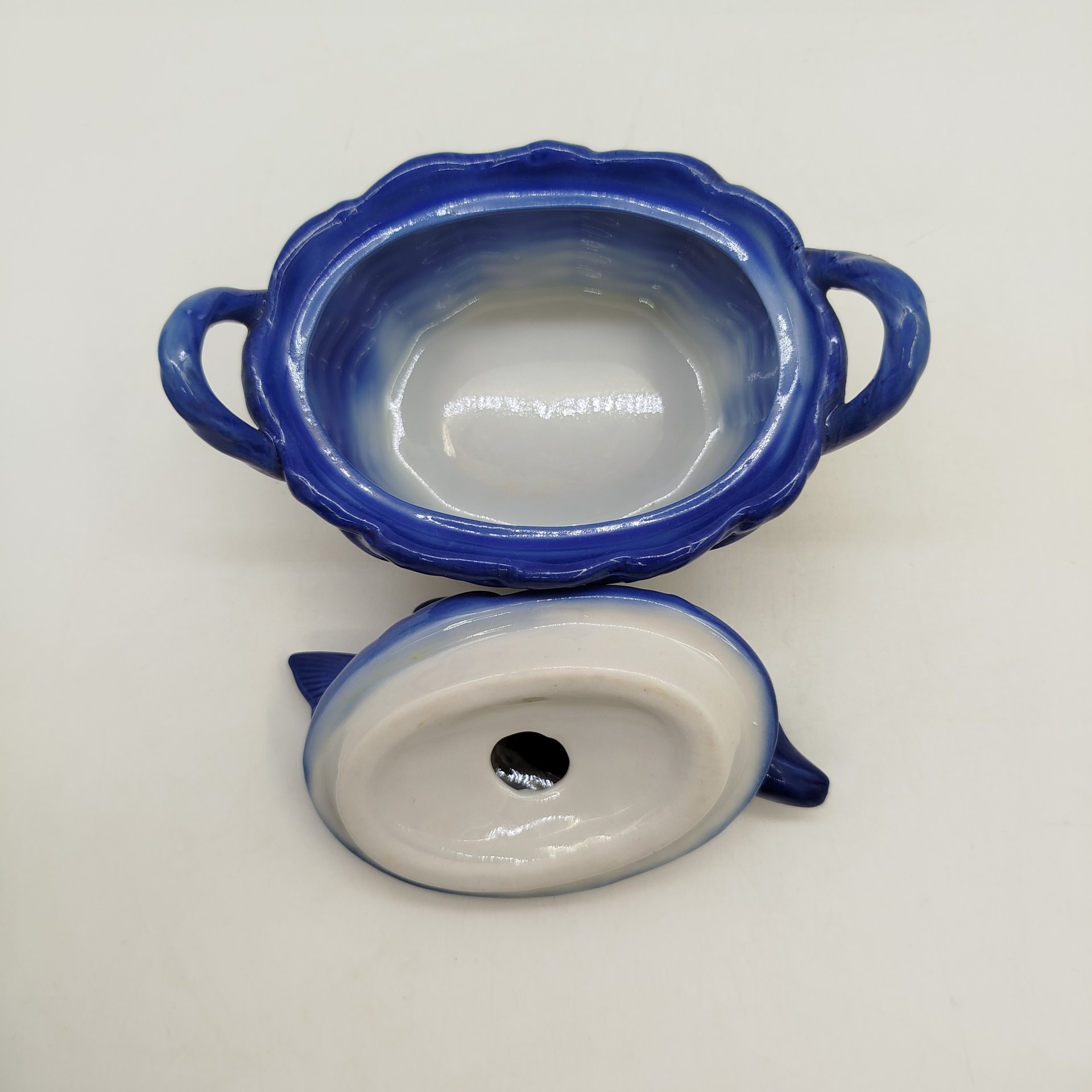 Икорница "Улов", авт. А. И. Равкин, фарфор, роспись, Фарфоровый завод «Пролетарий» (Бронница, Мста), СССР, 1976-1991 гг.