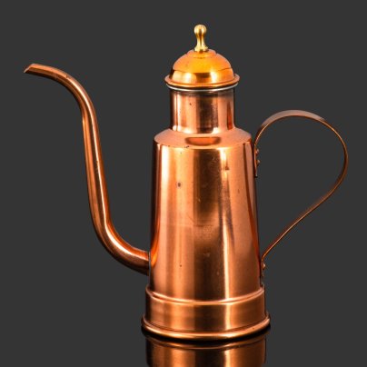 Кофейник (чайник) изящной формы с длинным носиком