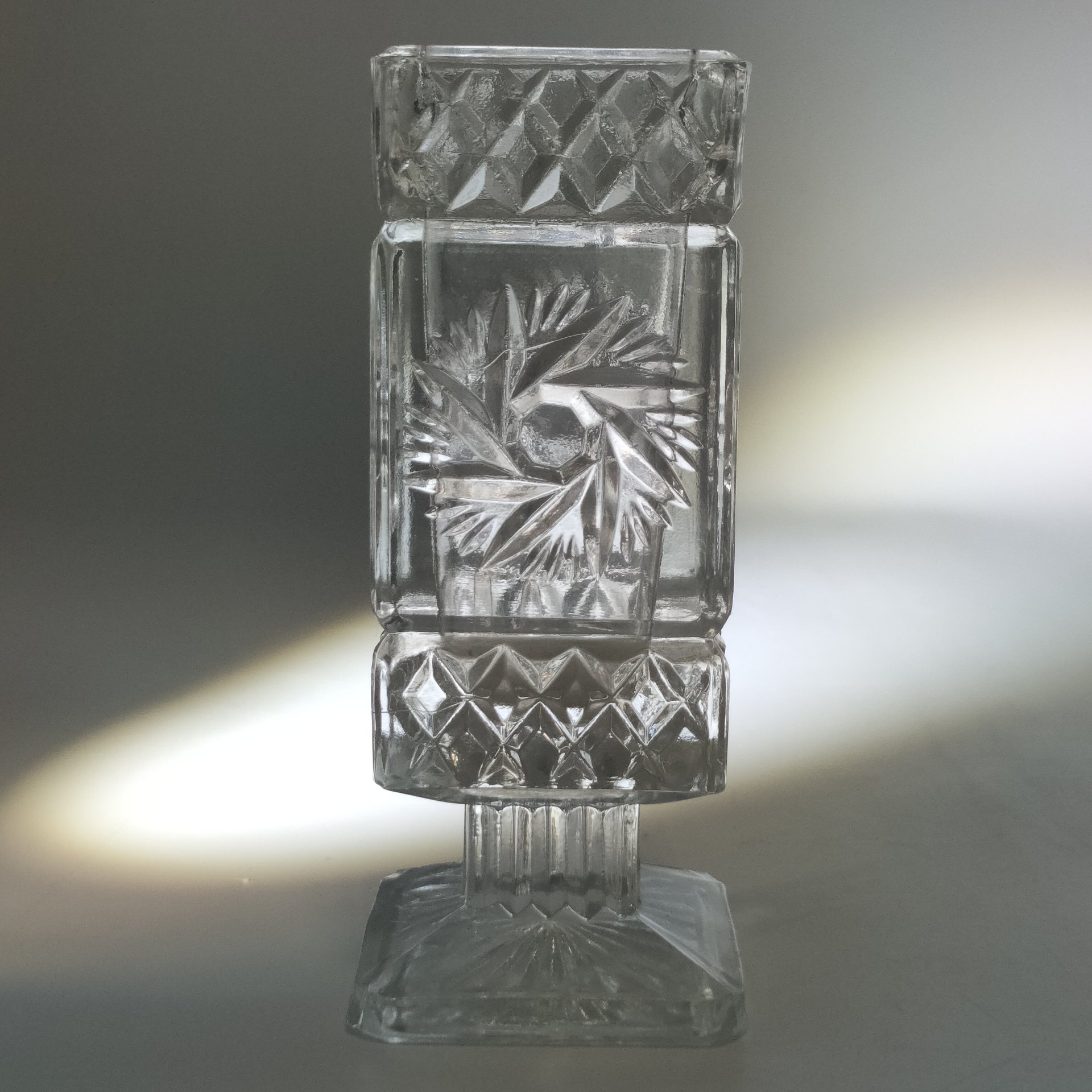 Вазочка (подставка для зубочисток) с рельефным декором, стекло, Восточная Европа, 1970-1990 гг.