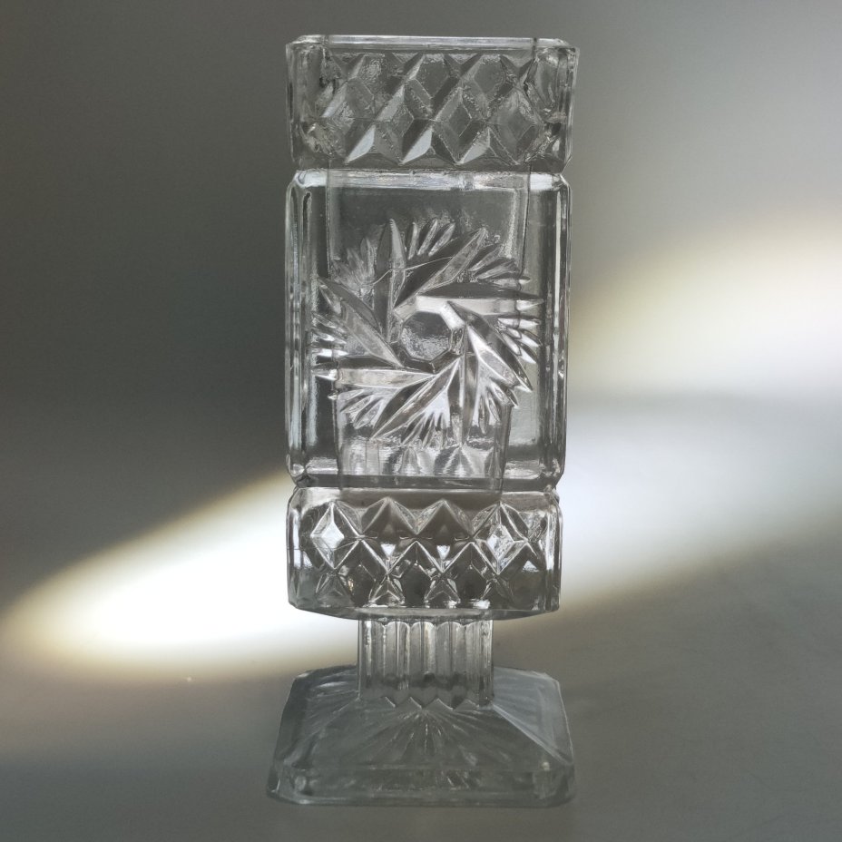 Вазочка (подставка для зубочисток) с рельефным декором