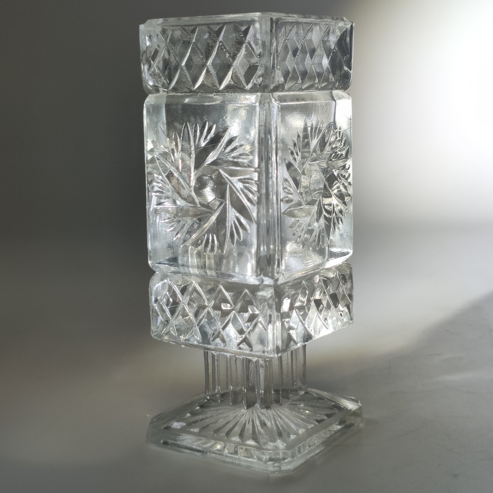 Вазочка (подставка для зубочисток) с рельефным декором, стекло, Восточная Европа, 1970-1990 гг.
