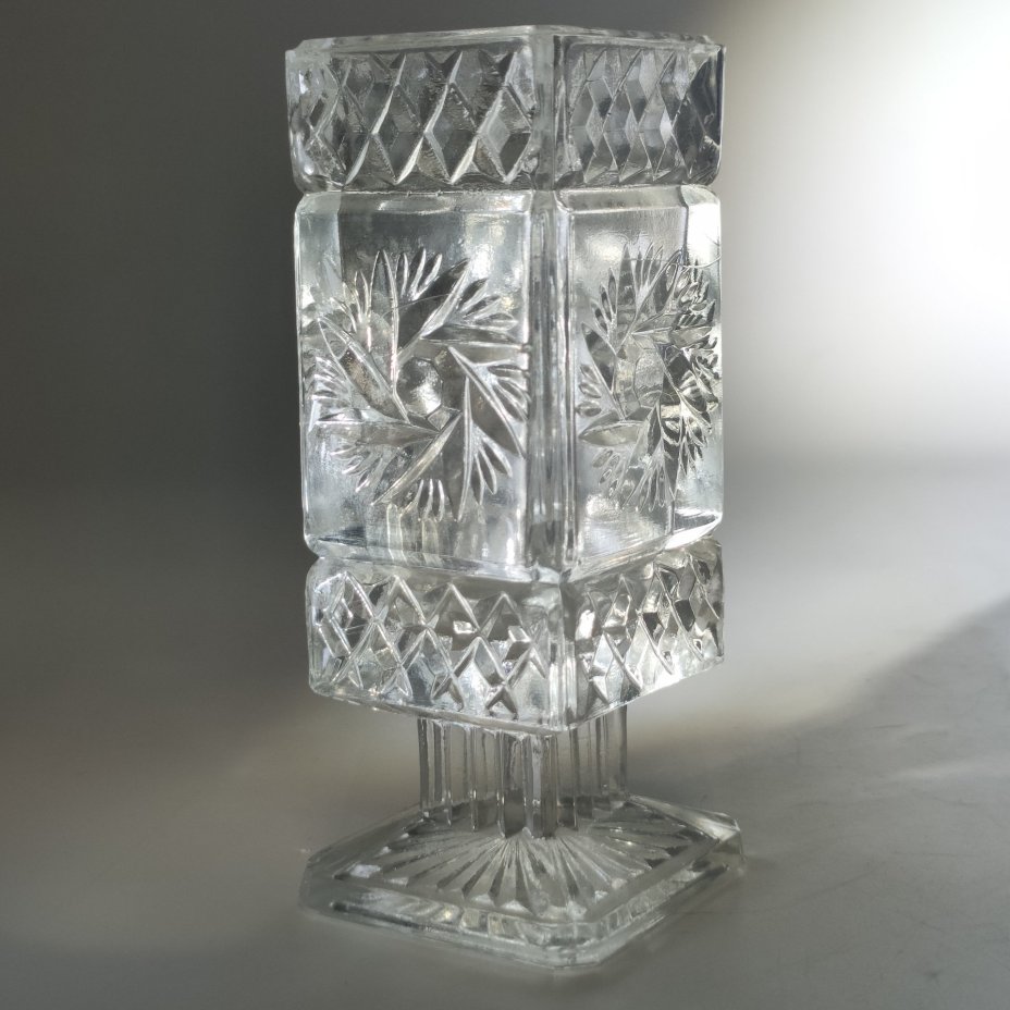 Вазочка (подставка для зубочисток) с рельефным декором