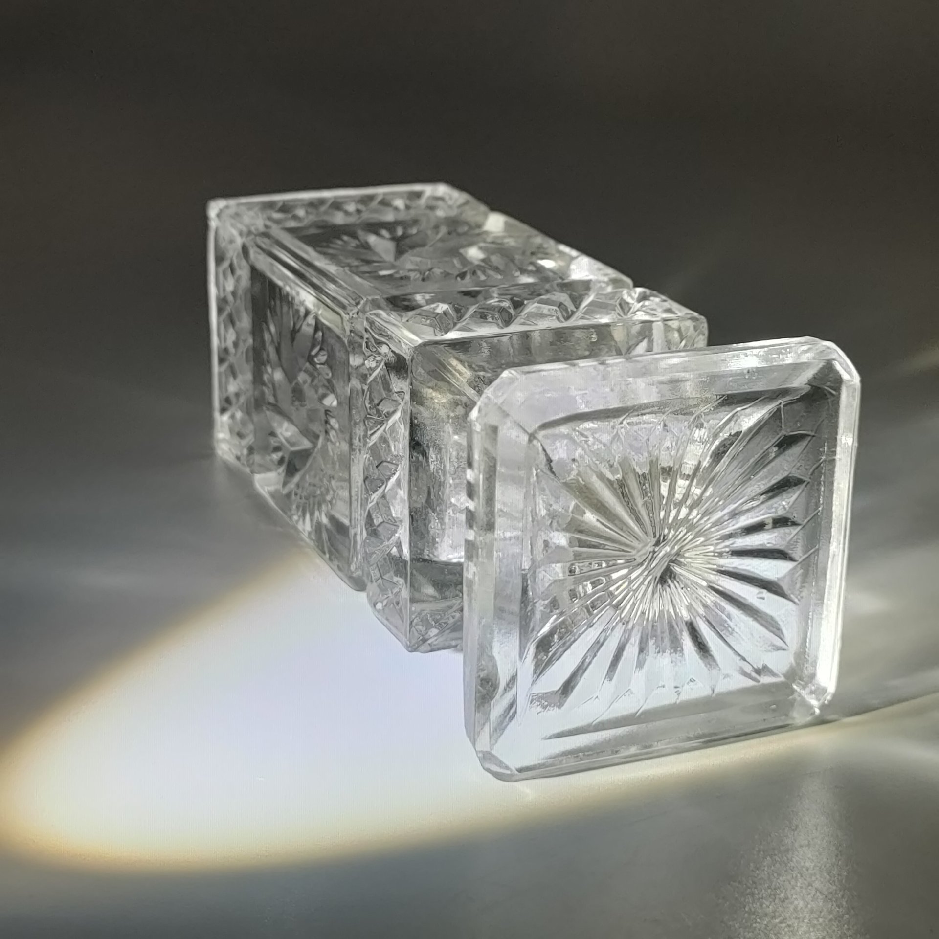 Вазочка (подставка для зубочисток) с рельефным декором, стекло, Восточная Европа, 1970-1990 гг.