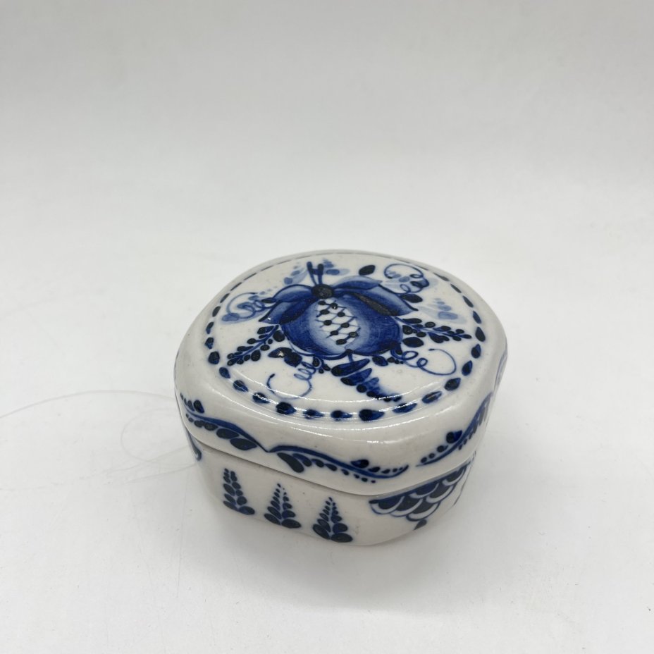 Шкатулка для хранения мелочей с расписным декором, Гжель