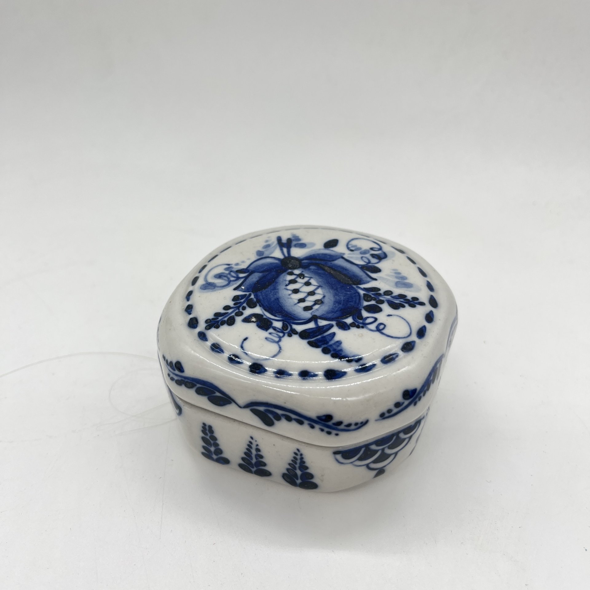 Шкатулка для хранения мелочей с расписным декором, Гжель