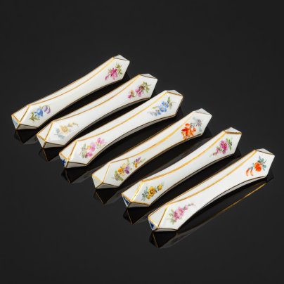 Набор из шести подставок для столовых приборов (porte-couteau), украшенных цветочным декором, Meissen (Мейсенский фарфор)