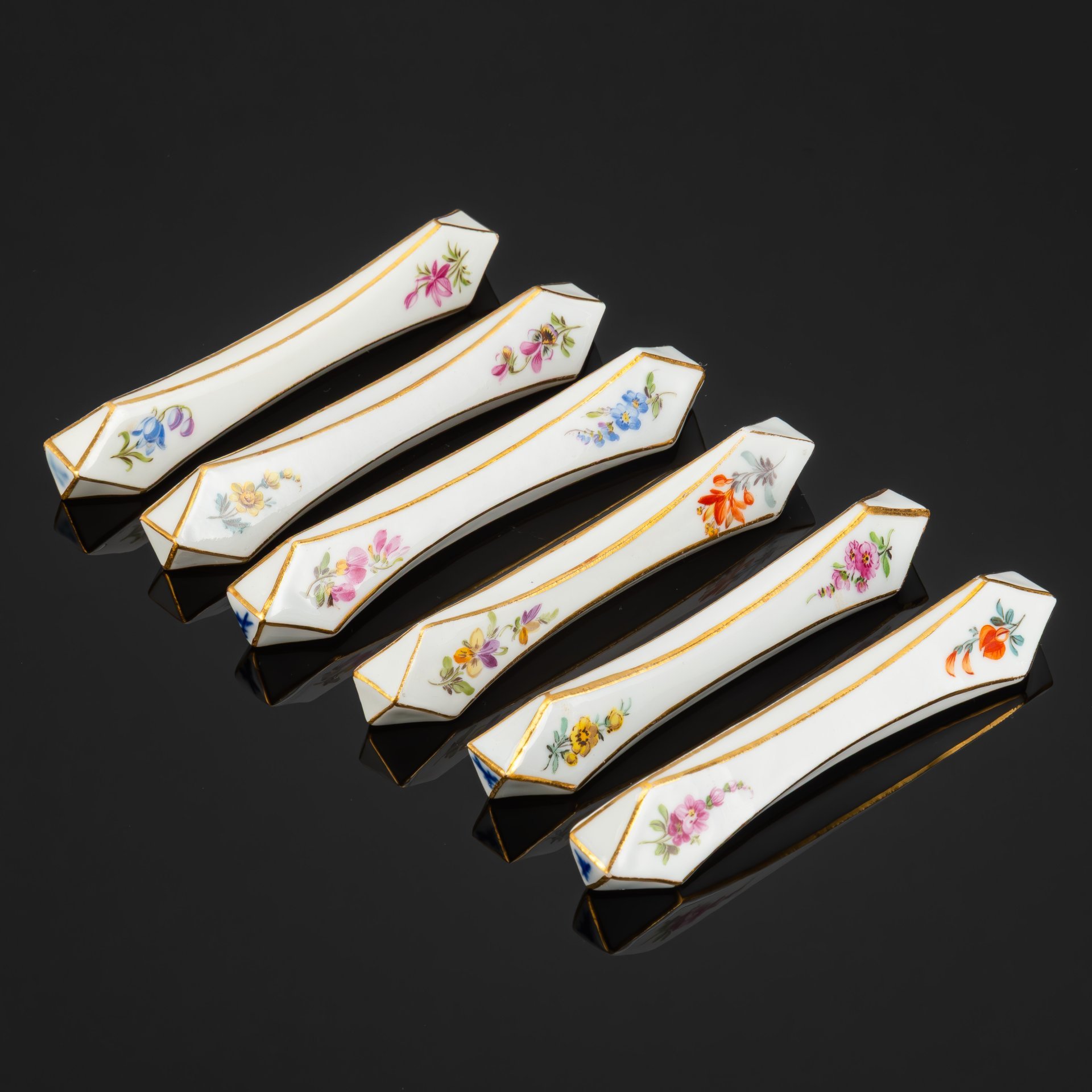 Набор из шести подставок для столовых приборов (porte-couteau), украшенных цветочным декором, Meissen (Мейсенский фарфор)