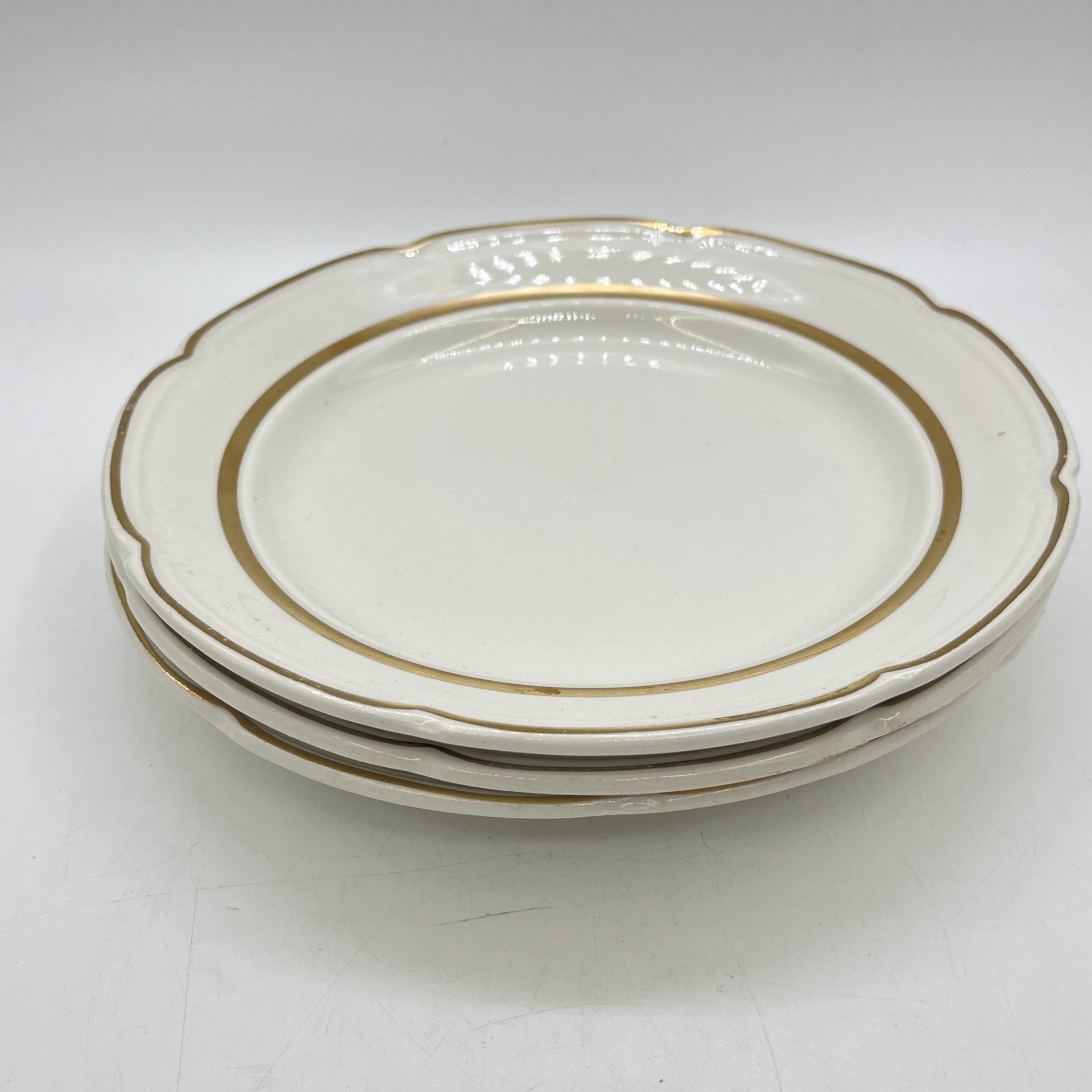 Набор из 3 обеденных тарелок с декором в виде золотой каймы