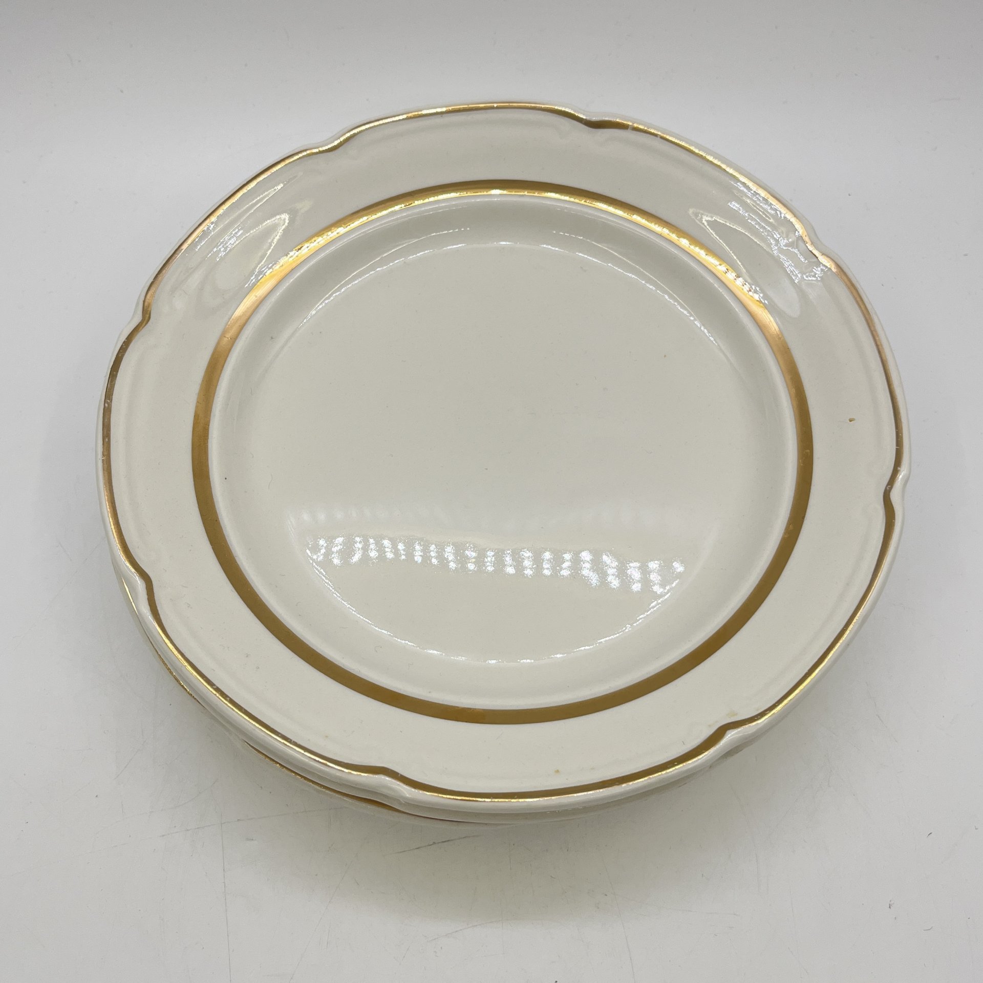 Набор из 3 обеденных тарелок с декором в виде золотой каймы