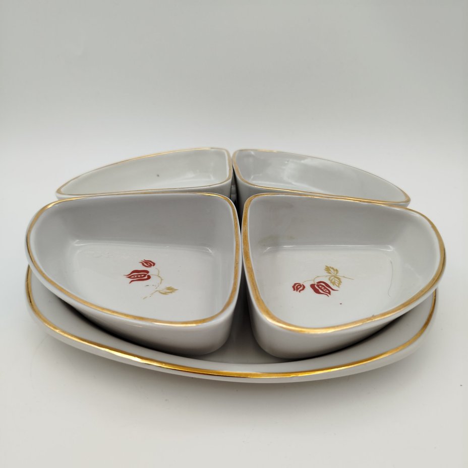 Менажница четырехсекционная с цветочным декором, фарфор, деколь, золочение, Рижский фарфорово-фаянсовый завод, СССР, 1960-1980 гг.