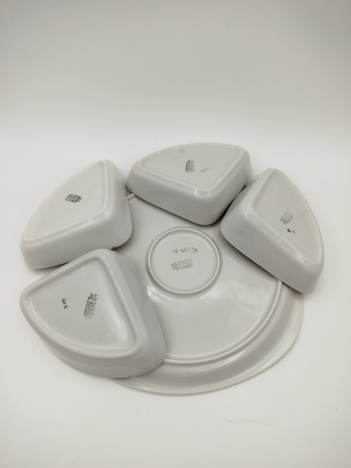 Менажница четырехсекционная с цветочным декором, фарфор, деколь, золочение, Рижский фарфорово-фаянсовый завод, СССР, 1960-1980 гг.