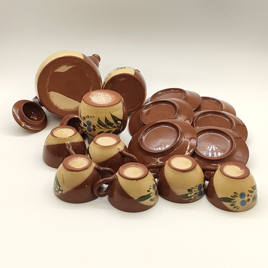 Сервиз чайно-кофейный на 6 персон, украшенный растительным декором