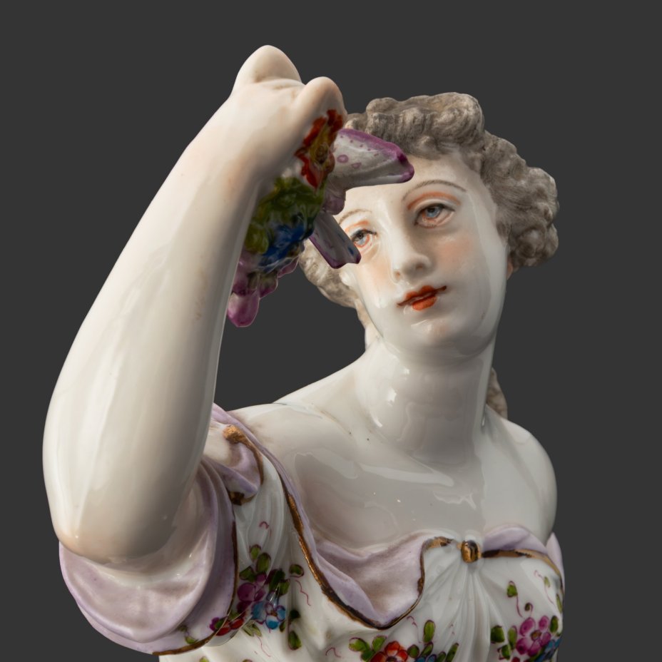 Статуэтка "Цветочница", инициалы "I.P." на дне