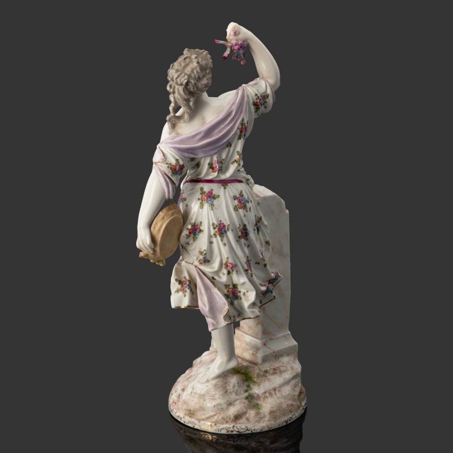 Статуэтка "Цветочница", инициалы "I.P." на дне