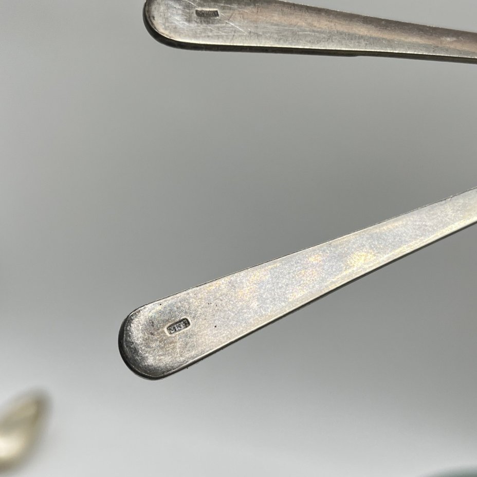 Набор из двух предметов (лопатка для горчицы и вилка двузубая) с цветочным декором, мельхиор (медь-никель), Красносельская ювелирная фабрика, СССР, 1960 г.