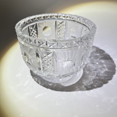 Конфетница с цветочным и геометрическим резным декором, хрусталь, СССР, 1970-1990 гг.