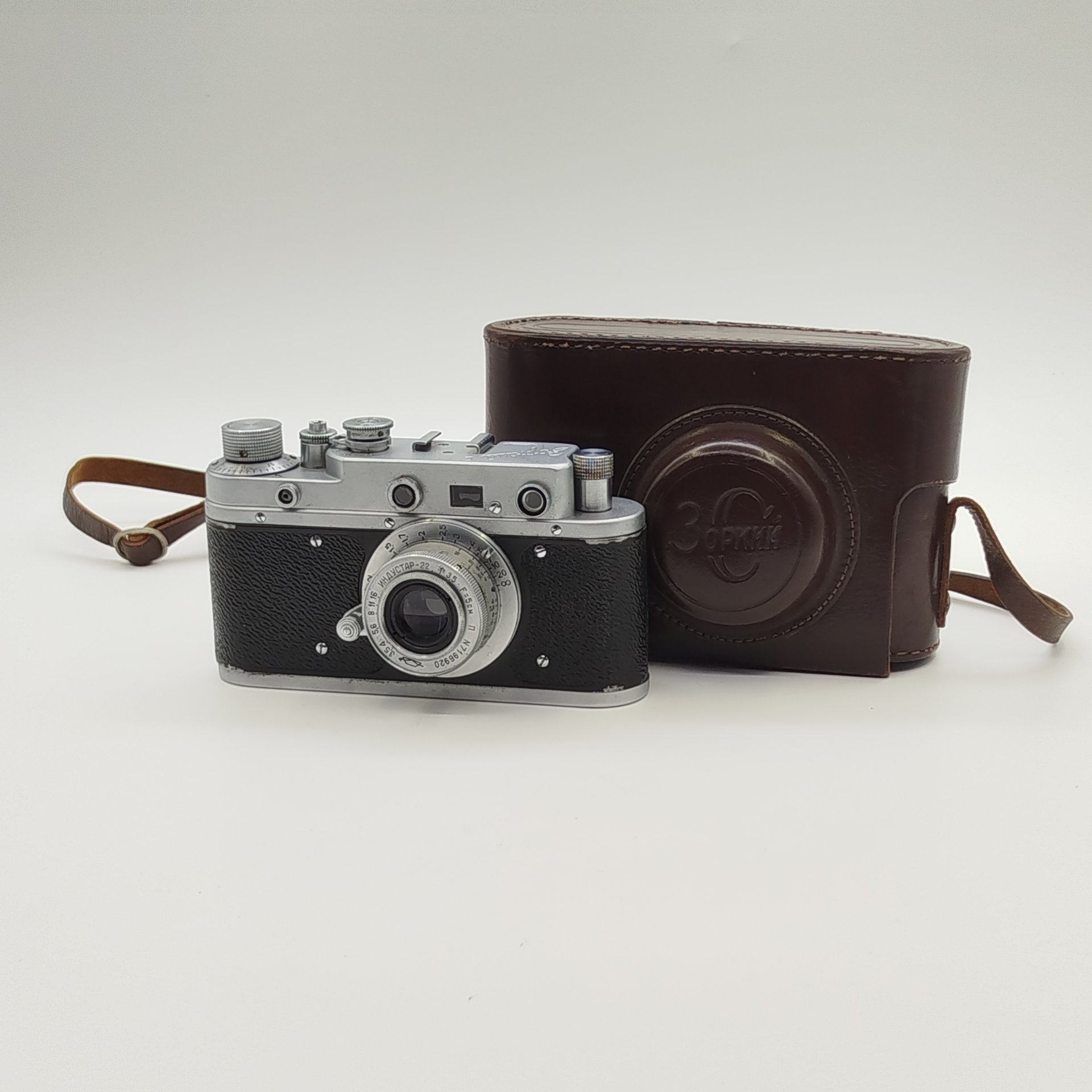 Фотоаппарат "Зоркий-С" с объективом "Индустар-22" в оригинальном кофре, Красногорский механический завод (КМЗ)