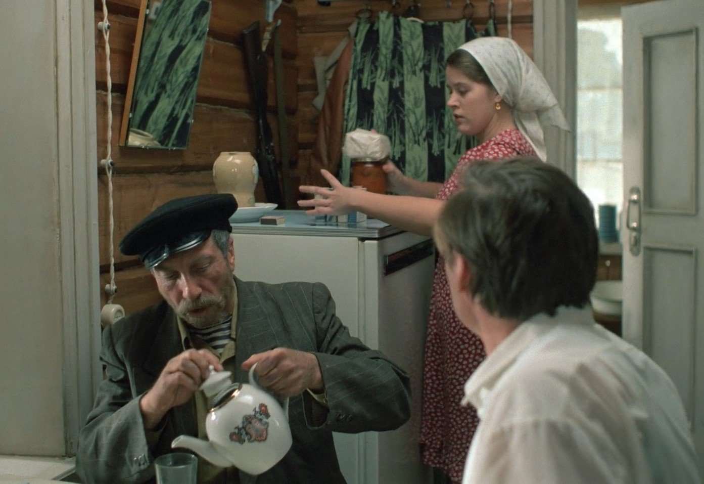 Чайник "Ауструму", фарфор, деколь, золочение, Рижский фарфорово-фаянсовый завод, СССР, 1970-1980 гг.