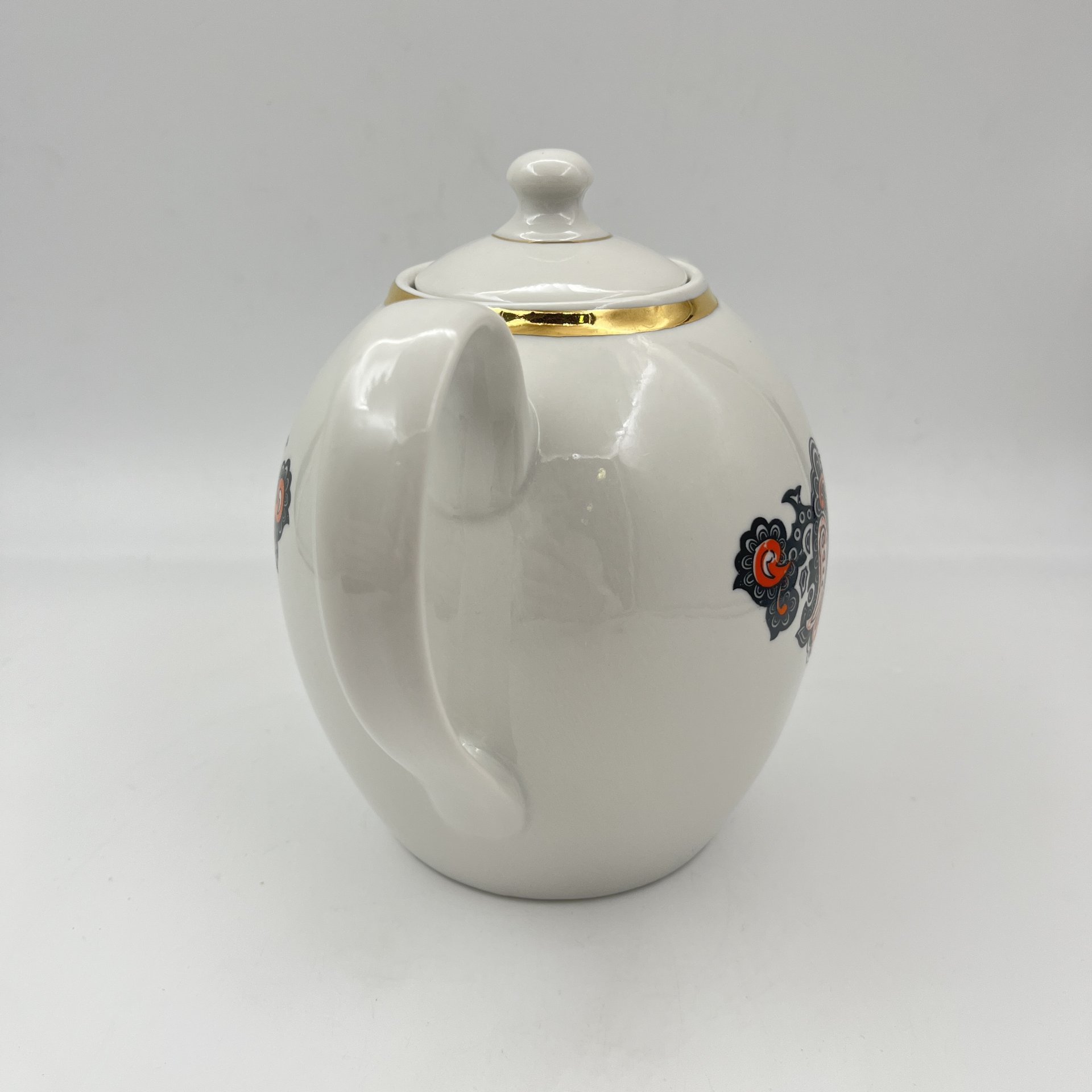 Чайник "Ауструму", фарфор, деколь, золочение, Рижский фарфорово-фаянсовый завод, СССР, 1970-1980 гг.