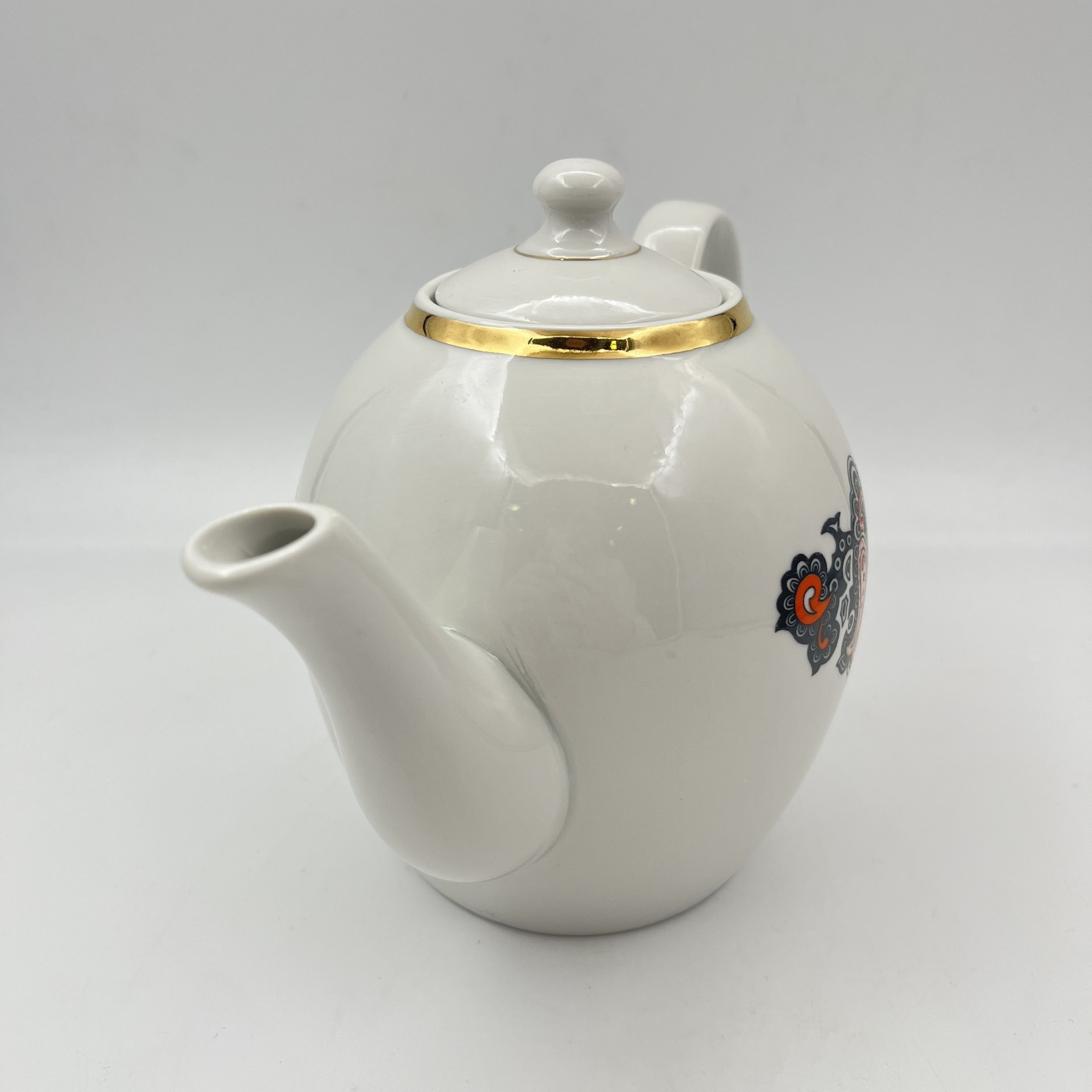 Чайник "Ауструму", фарфор, деколь, золочение, Рижский фарфорово-фаянсовый завод, СССР, 1970-1980 гг.