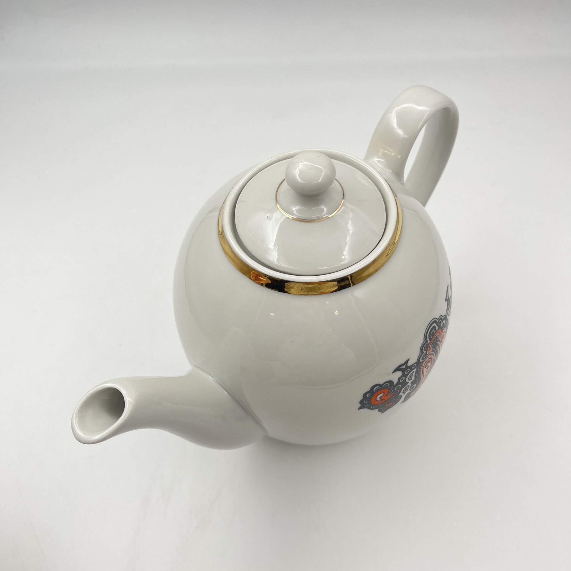 Чайник "Ауструму", фарфор, деколь, золочение, Рижский фарфорово-фаянсовый завод, СССР, 1970-1980 гг.