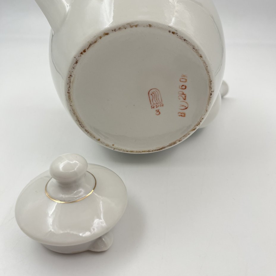 Чайник "Ауструму", фарфор, деколь, золочение, Рижский фарфорово-фаянсовый завод, СССР, 1970-1980 гг.