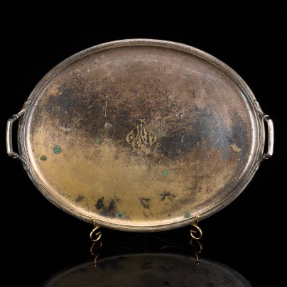 Поднос овальной формы с вензелем в центре, латунь, серебрение, Fraget (Фабрика серебряных и плакированных изделий Иосифа Фраже), Царство Польское, 1896-1914 гг.