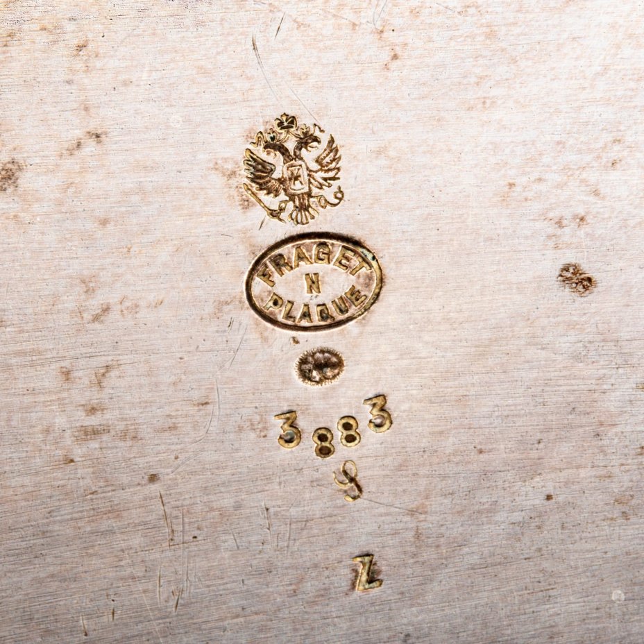 Поднос овальной формы с вензелем в центре, латунь, серебрение, Fraget (Фабрика серебряных и плакированных изделий Иосифа Фраже), Царство Польское, 1896-1914 гг.