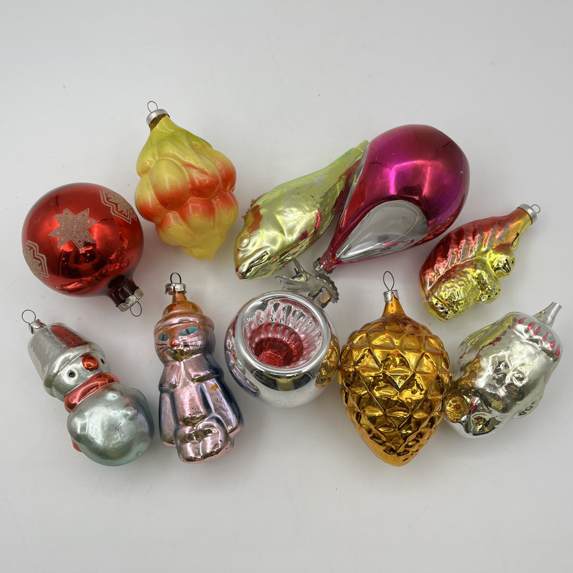 Набор из 27 ёлочных игрушек в оригинальной коробке (в подборе), стекло, краска, металл, картон, Завод стеклянных ёлочных украшений и оптических изделий, г. Москва, СССР, 1960-1990 гг.