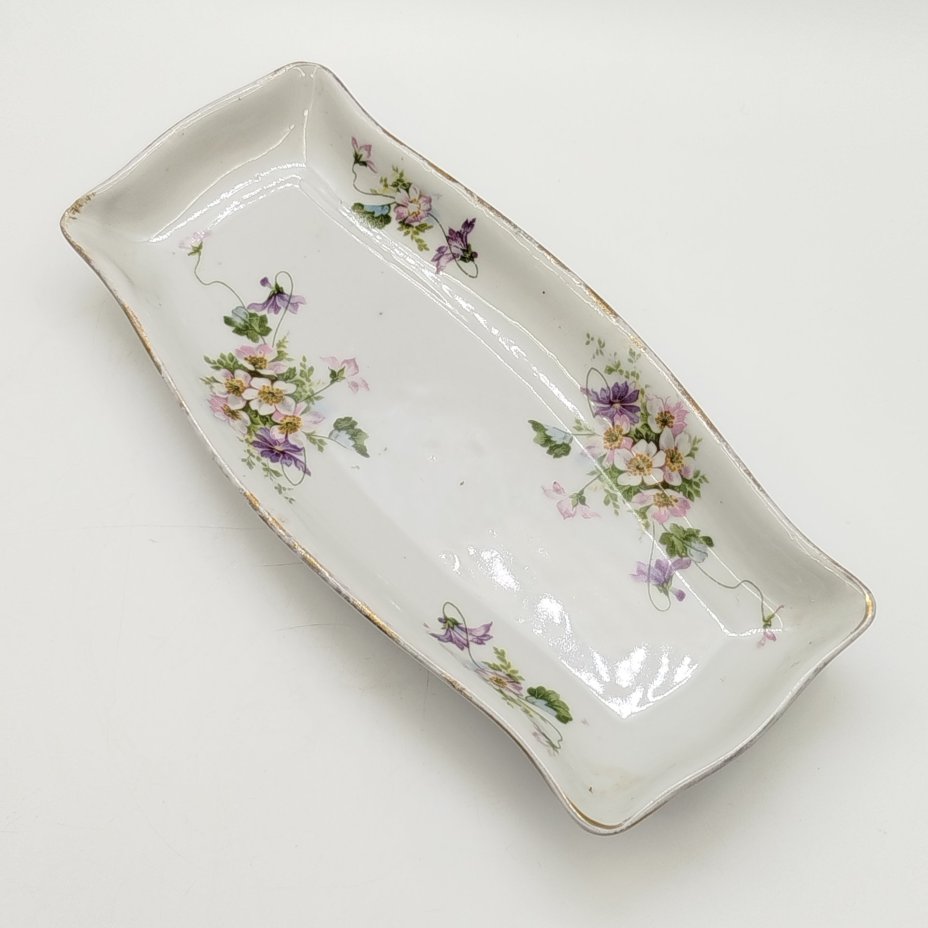 Блюдо сервировочное фигурное с цветочным декором