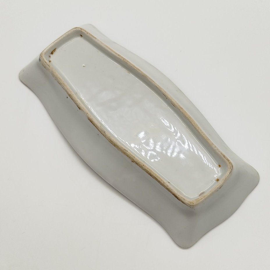 Блюдо сервировочное фигурное с цветочным декором