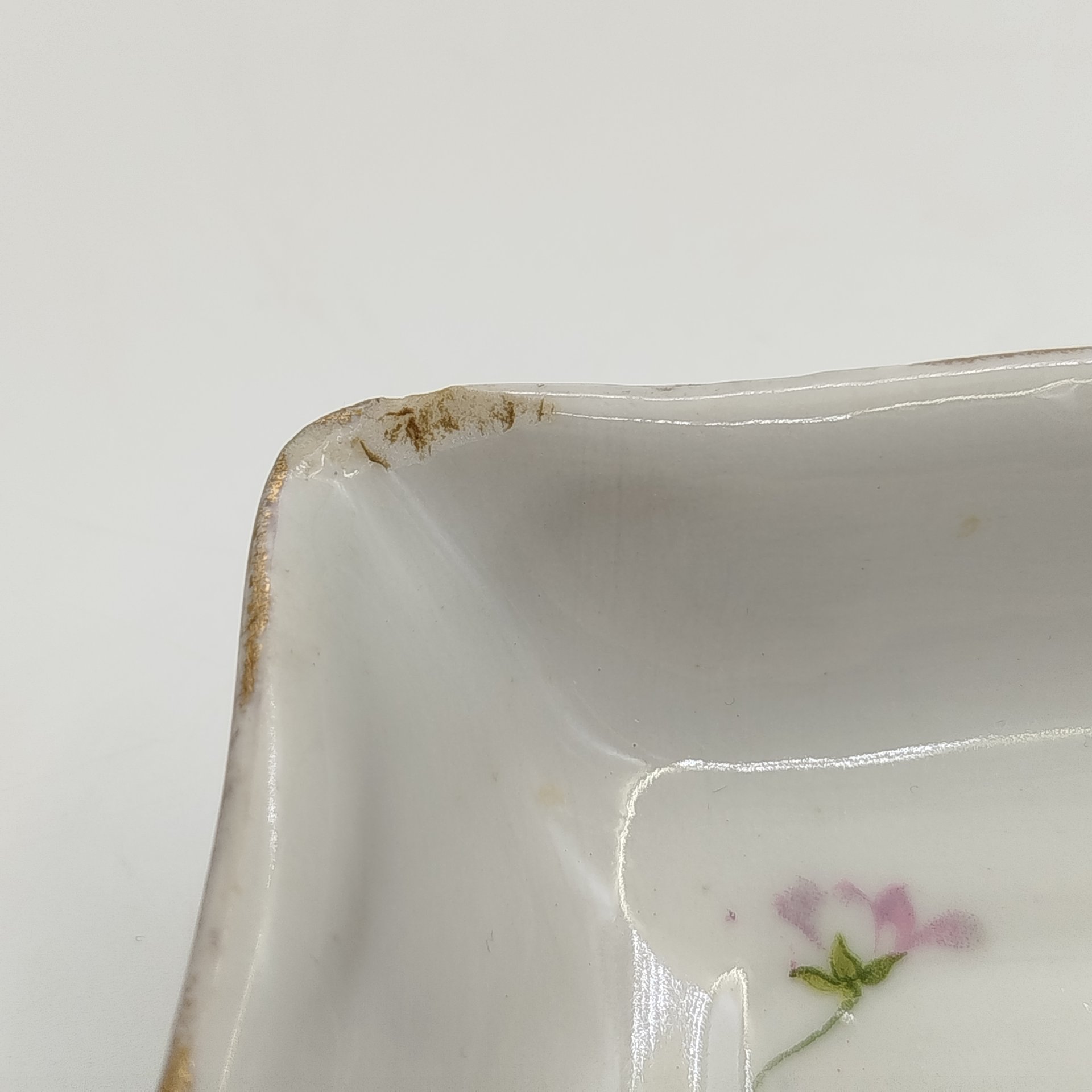 Блюдо сервировочное фигурное с цветочным декором, фарфор, деколь, золочение, Российская империя, 1890-1917 гг.