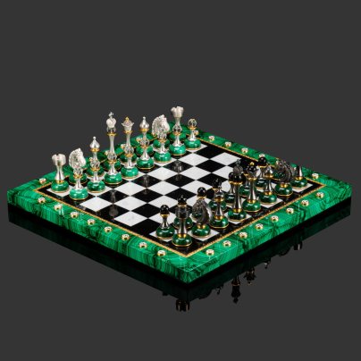 Шахматы в подарочном кофре, автор А. Толстянкин, Камнерезная мастерская "Карандаев"