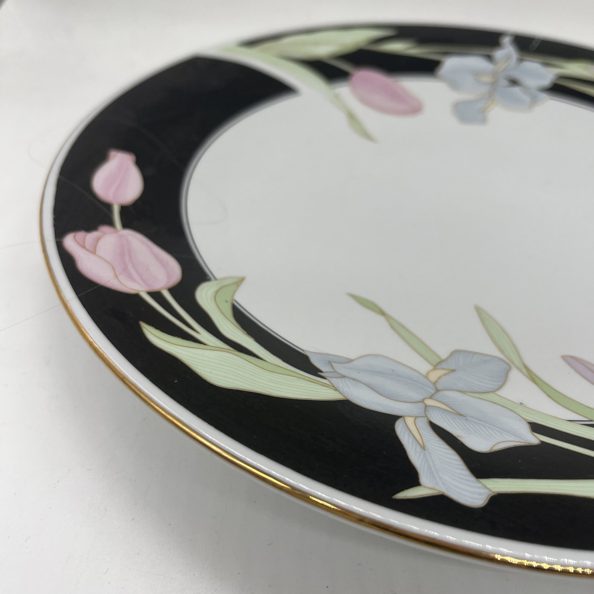 Блюдо круглой формы c растительным декором Fairfield Fine China VANESSA YUNG SHEN