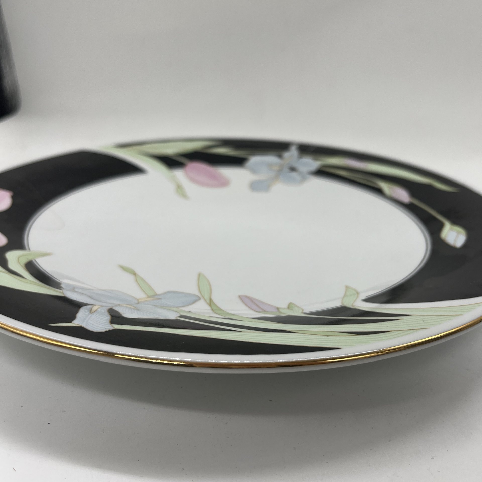 Блюдо круглой формы c растительным декором Fairfield Fine China VANESSA YUNG SHEN