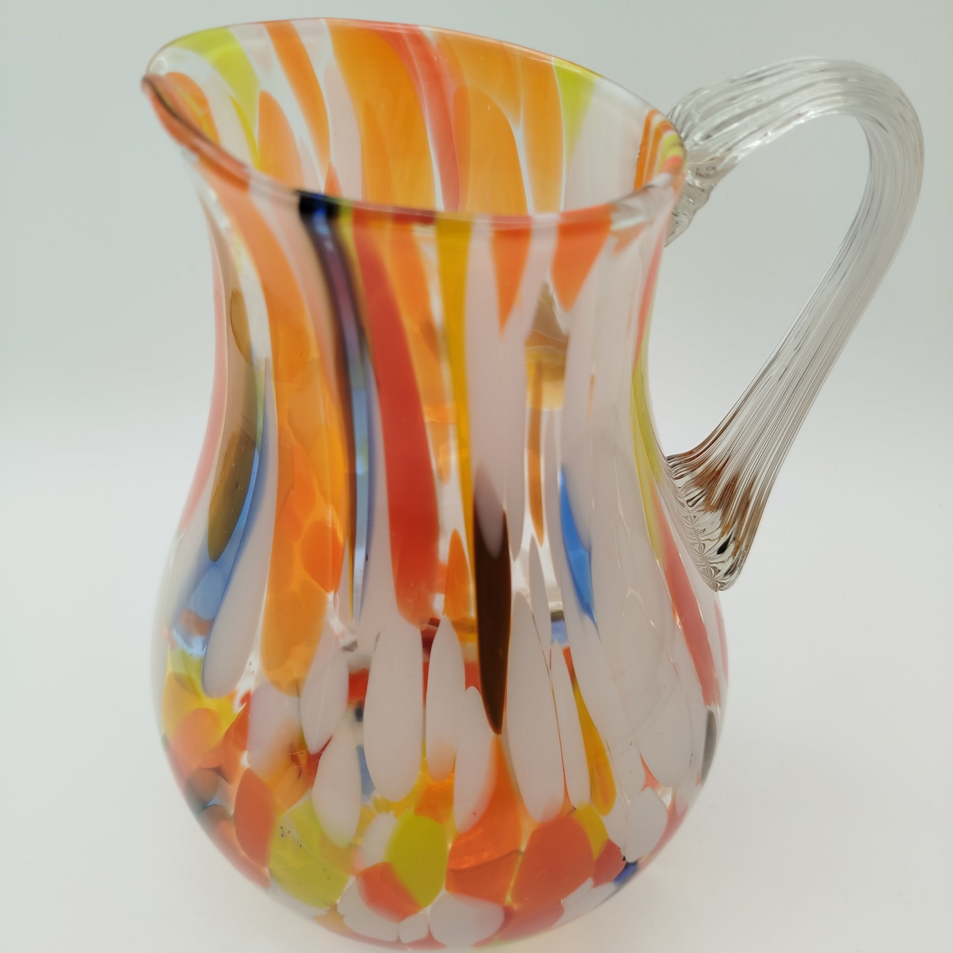 Кувшин с вкраплениями бело-оранжевого оттенка, стекло, гутная техника, СССР, 1970-1990 гг.