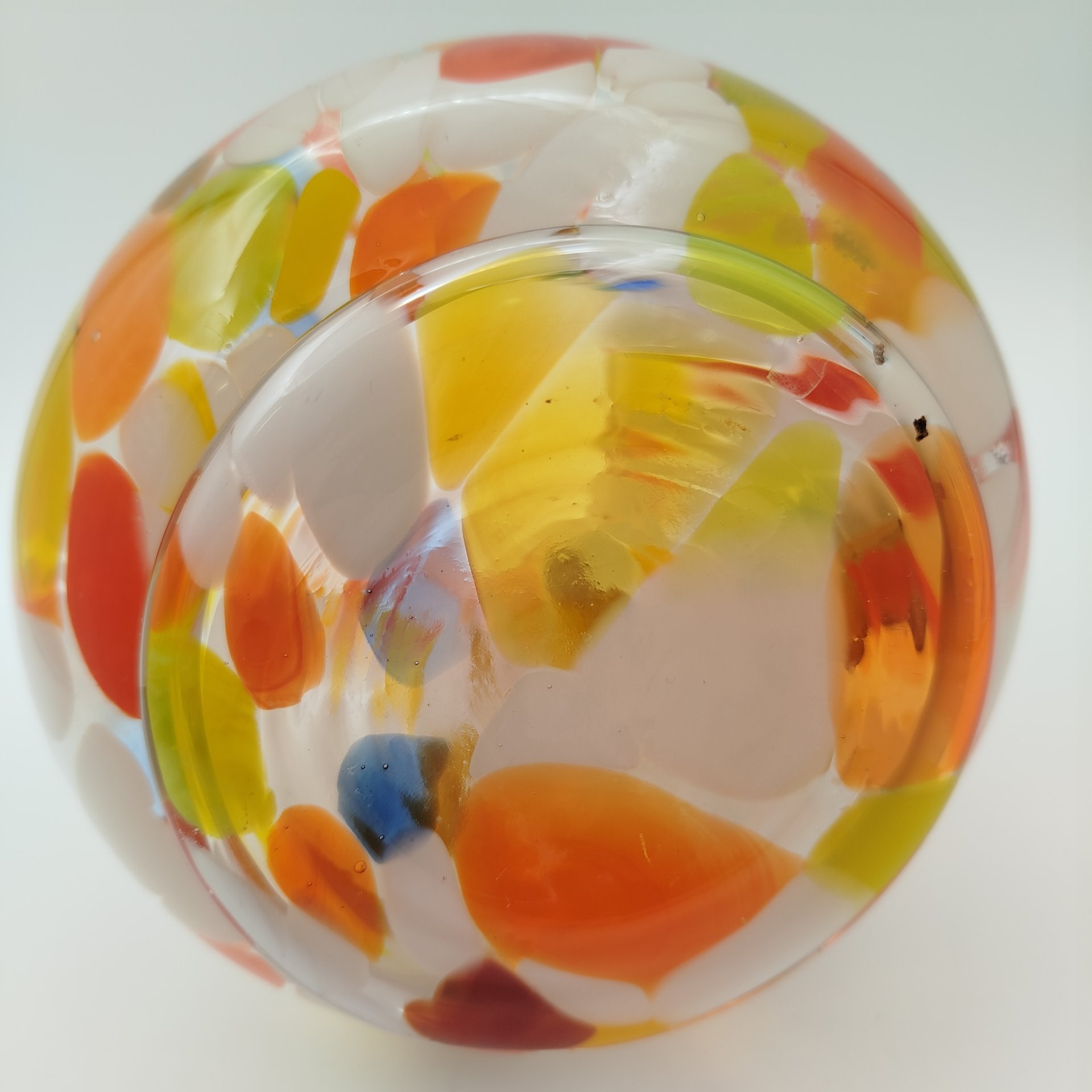 Кувшин с вкраплениями бело-оранжевого оттенка, стекло, гутная техника, СССР, 1970-1990 гг.