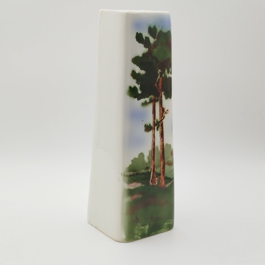 Ваза трапецевидной формы с изображением сосен