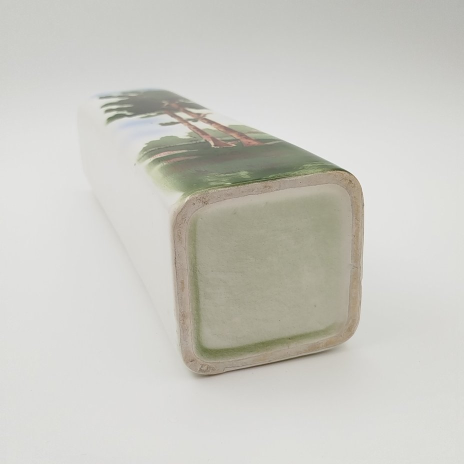 Ваза трапецевидной формы с изображением сосен