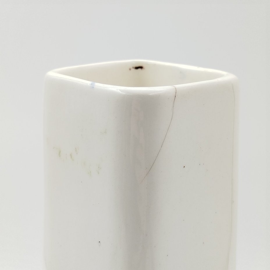 Ваза трапецевидной формы с изображением сосен