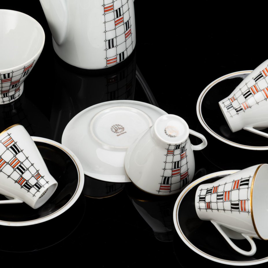 Сервиз кофейный с минималистичным орнаментом на 4 персоны (10 предметов), фарфор, крытье, деколь, золочение, Freiberger Porzellan, ГДР, 1960-1990 гг.