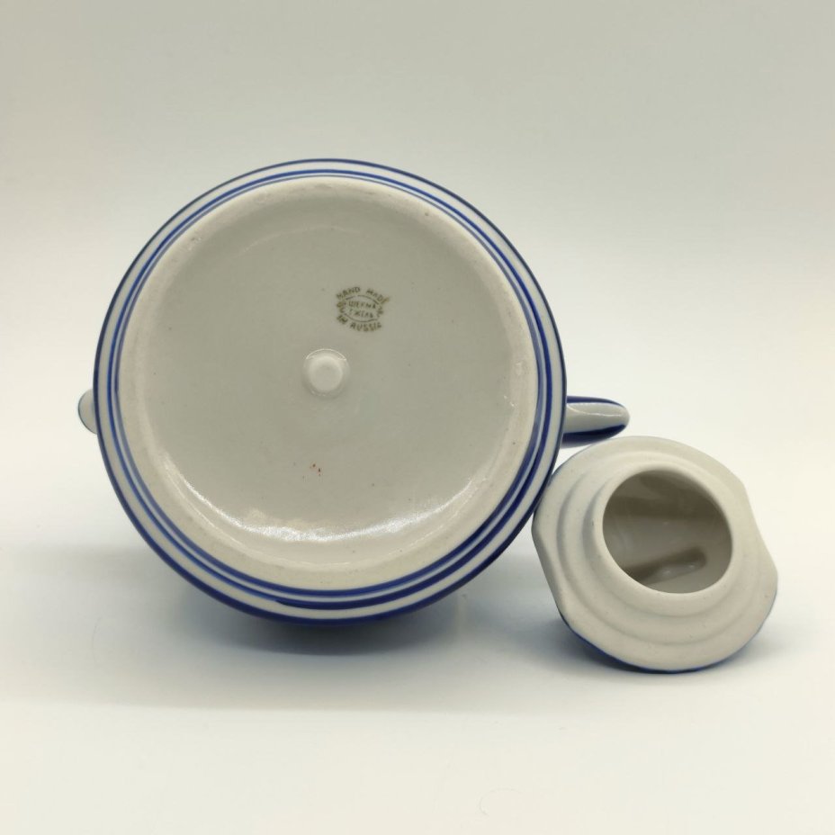 Чайник заварочный "Петушок" с цветочным декором, фарфор, роспись, Шекма-Гжель (Шевлягинский завод специальной керамики), Российская Федерация, 1991-2015 гг.