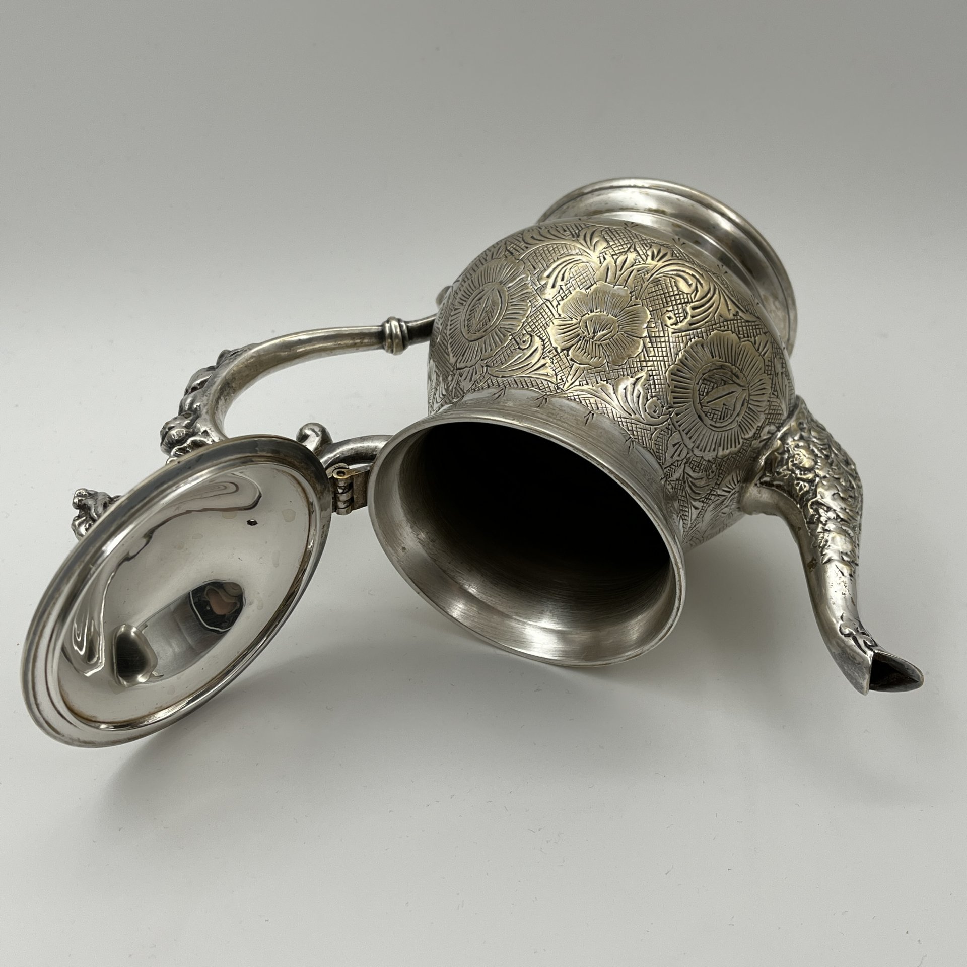 Чайник заварочный в восточном стиле, декорированный флоральными узорами, металл, серебрение, гравировка, Индия, 1970-1990 гг.