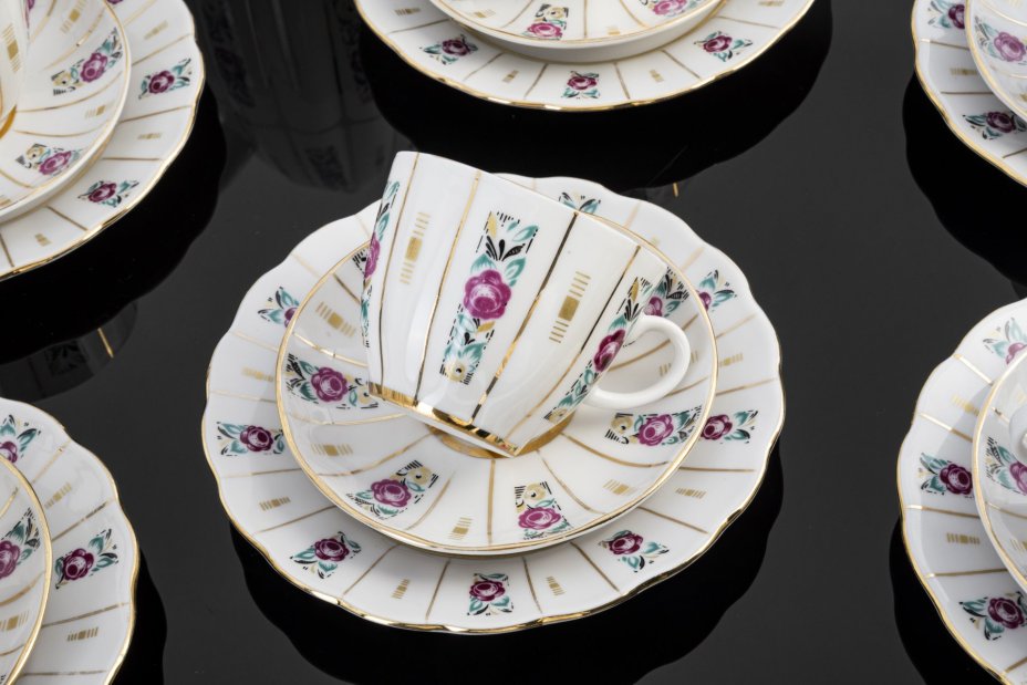 Сервиз кофейный с декором в виде роз на 6 персон (21 предмет), Ленинградский фарфоровый завод (ЛФЗ)