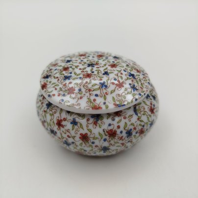Миниатюрная шкатулка с растительным декором, фарфор, деколь с подрисовкой, Италия, 1950-1970 гг.