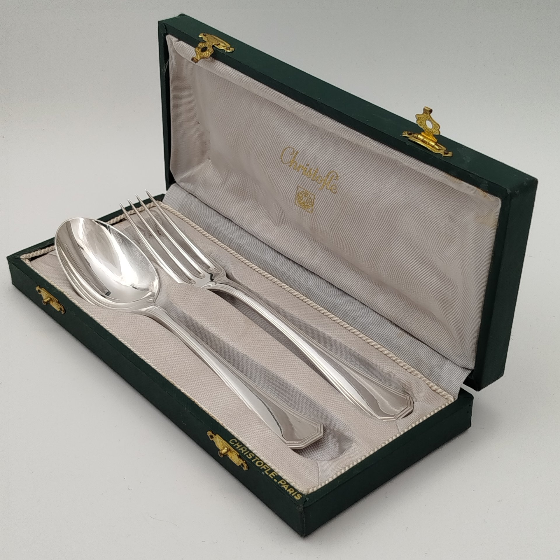 Набор столовых приборов на одну персону в оригинальном кофре, металл, серебрение, картон, Christofle, Франция, 1960-1983 гг.