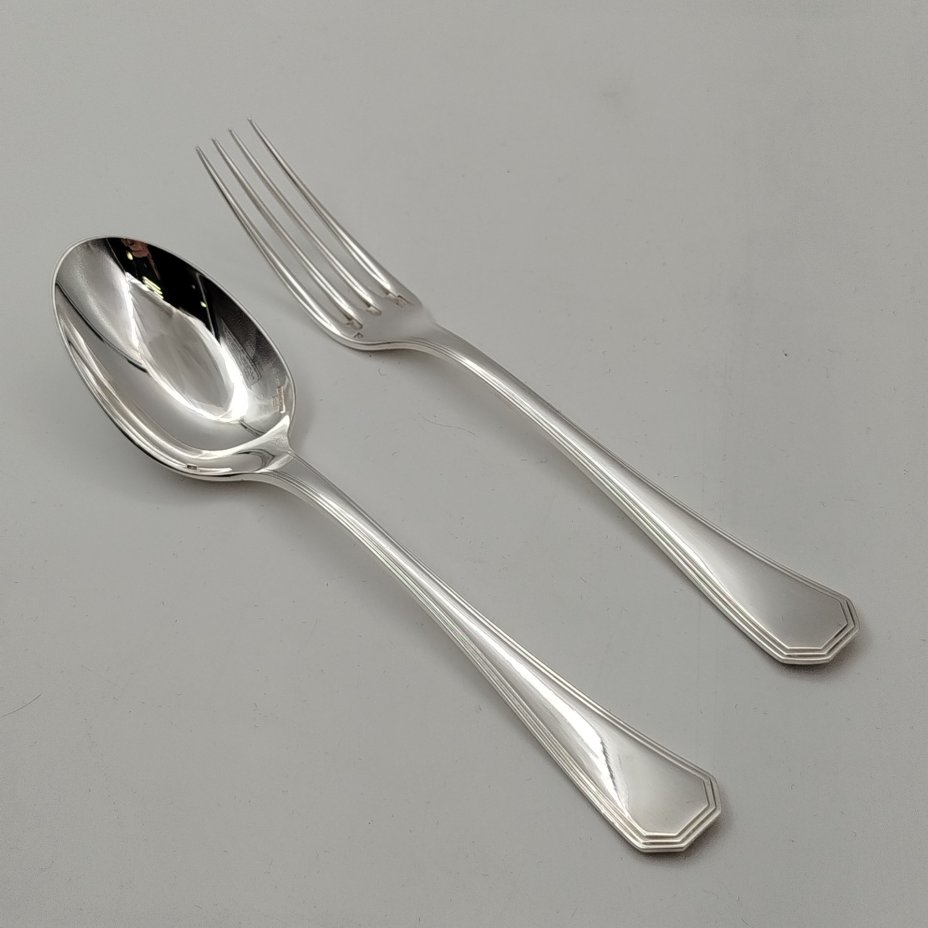 Набор столовых приборов на одну персону в оригинальном кофре, металл, серебрение, картон, Christofle, Франция, 1960-1983 гг.