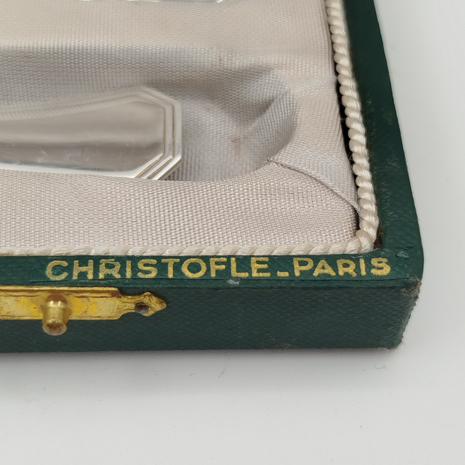 Набор столовых приборов на одну персону в оригинальном кофре, металл, серебрение, картон, Christofle, Франция, 1960-1983 гг.